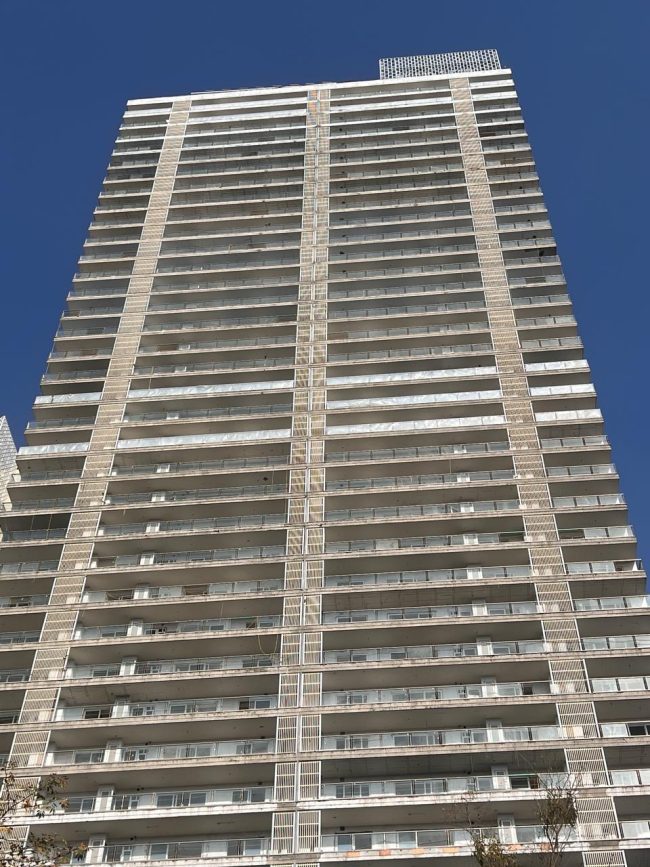 DLF One Mid Town Exterior